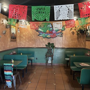 Leonors Vegetarian Mexican Restaurant - Mexican Near Me - Studio City, California