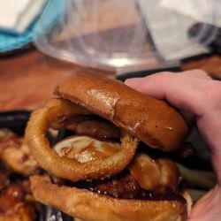 Porter's Pub - Sara's Burger