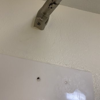 Quality Inn Chipley I-10 At Exit 120 - Broken shower rod - Hotels Near Me - Chipley, Florida