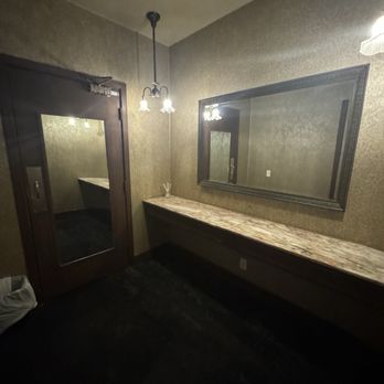 Horatio's - Interior of a restroom - Seafood Near Me - San Leandro, California