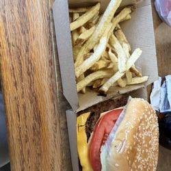 Laguna 66 Pit Stop - Laguna burger