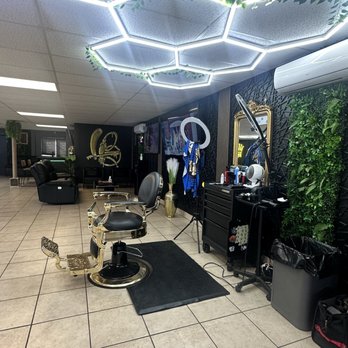 Local Barbers Royalty - Barbershop - Barbers Near Me - Long Beach, California