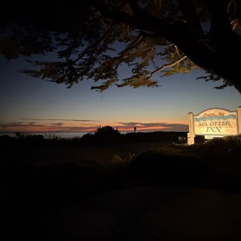 Sea Otter Inn - Exterior facing the sun and sunrise - Hotels Near Me - Cambria, California Sea Otter Inn - Exterior facing the sun and sunrise - Hotels Near Me - Cambria, California