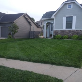 We Mow Omaha - Best lawn service omaha, freshly mowed ready for blade edger to cleanup the edges of concrete to give it the beautiful curb appeal - Lawn Services Near Me - Omaha, Nebraska We Mow Omaha - Best lawn service omaha, freshly mowed ready for blade edger to cleanup the edges of concrete to give it the beautiful curb appeal - Lawn Services Near Me - Omaha, Nebraska