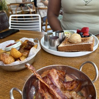 Mood - Bacon Potatoes French toast - Breakfast & Brunch Near Me - Los Angeles, California Mood - Bacon Potatoes French toast - Breakfast & Brunch Near Me - Los Angeles, California