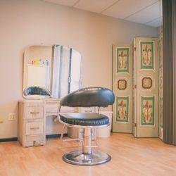 Tresse Hair Studio - Boutique style salon stations