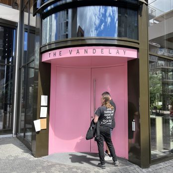 The Vandelay - entrance to restaurant - Restaurants Near Me - Oslo, 03