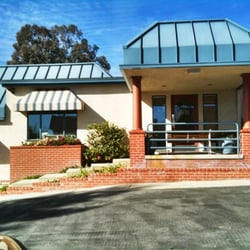 La Canada Eye Care - The view of the building from the parking lot