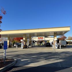 7-Eleven - Outside