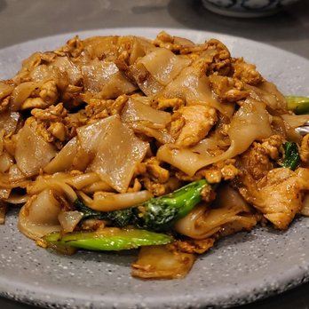 Pineapple Thai - Pad see U. Good portions! - Thai Near Me - Cupertino, California Pineapple Thai - Pad see U. Good portions! - Thai Near Me - Cupertino, California