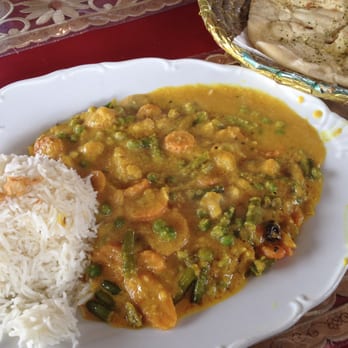 Spicy Hut - Veg korma + vitlöksbröd - Indian Near Me - Solna, Alberta
