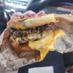 CHEEEESY BURGER CHEEEESY BURGER
