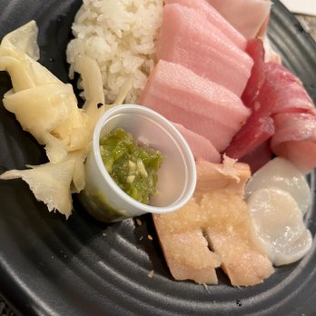 Torarenbou Sushi Bistro - Deluxe chirashi - Japanese Near Me - Dublin, California