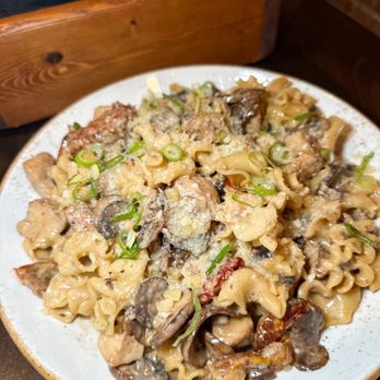 Cenacolo Restaurant - Italian Near Me - North Huntingdon, Pennsylvania