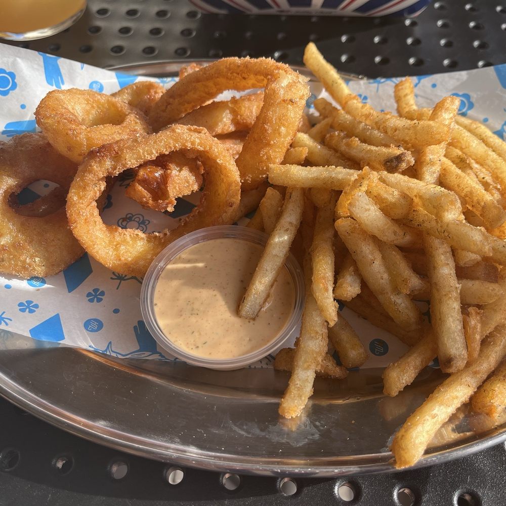 Wren Südhalle - Fringe: Onion Rings and Fries - Breweries Near Me - Phoenix, Arizona Wren Südhalle - Fringe: Onion Rings and Fries - Breweries Near Me - Phoenix, Arizona