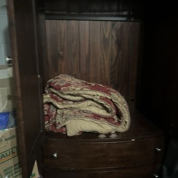 QuikmOve - Damage wardrobe - Movers Near Me QuikmOve - Damage wardrobe - Movers Near Me