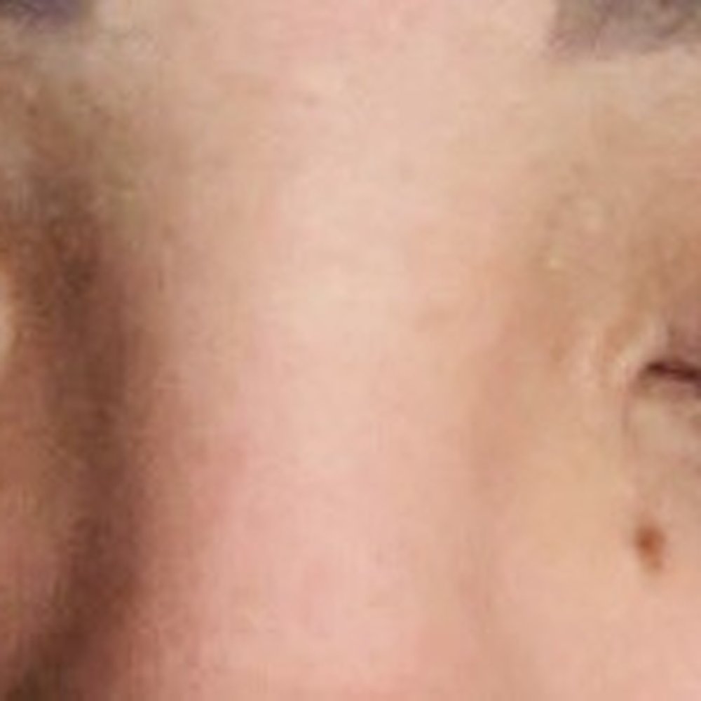 Right eye is half gone..They fell out from the first day. So sad that they didn't even last 5 days Right eye is half gone..They fell out from the first day. So sad that they didn't even last 5 days