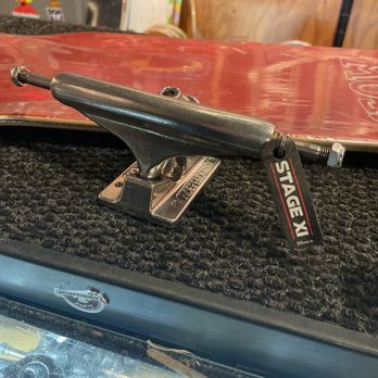 Zumiez - Skateboarding thingys lol - Men's Clothing Near Me - Glendale, California