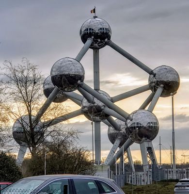 Atomium by null