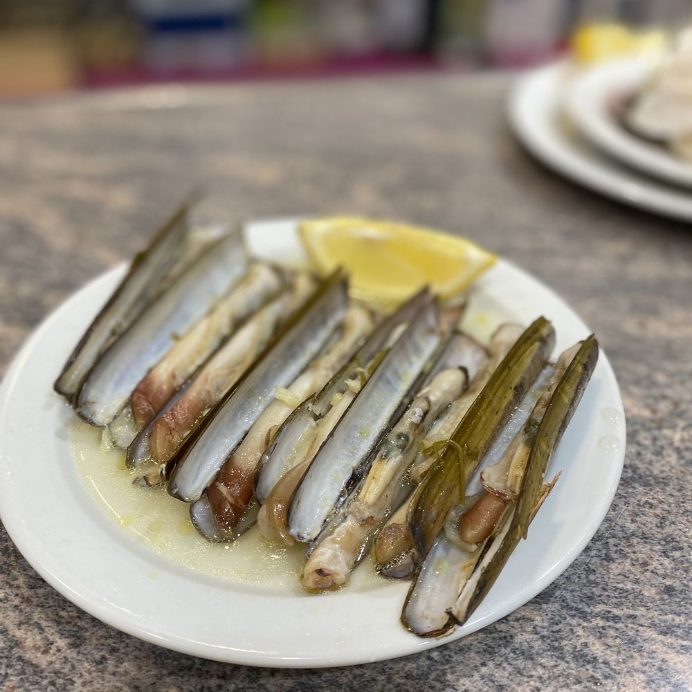 Los Crustáceos - Razor clams - Seafood Near Me - Madrid, M