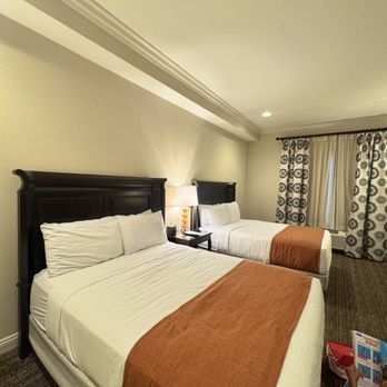 Ayres Hotel Orange - Hotels Near Me - Orange, California