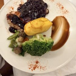 Cueva La Rocío - Pork tenderloin with blueberry sauce. Amazing!