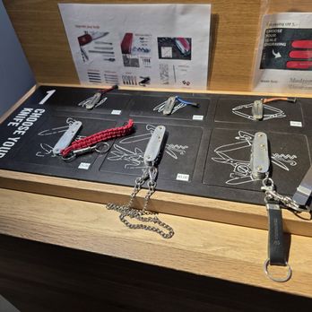 Victorinox Store Luzern - Step 1: Choose your knife - Gift Shops Near Me - Luzern, LU Victorinox Store Luzern - Step 1: Choose your knife - Gift Shops Near Me - Luzern, LU