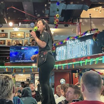 Ellen's Stardust Diner - Singer - Diners Near Me - New York, New York