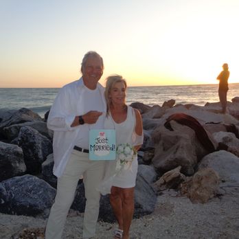 Simple Seaside Ceremonies - Officiants Near Me - Venice, Florida Simple Seaside Ceremonies - Officiants Near Me - Venice, Florida