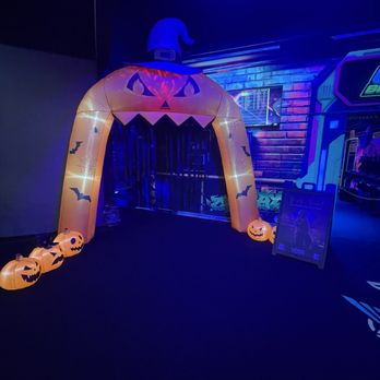 Airtopia Adventure Park - Entrance to Verse Experience - Trampoline Parks Near Me - San Antonio, Texas Airtopia Adventure Park - Entrance to Verse Experience - Trampoline Parks Near Me - San Antonio, Texas