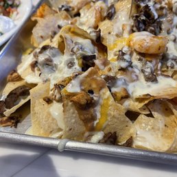 a tray of nachos