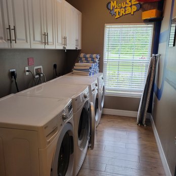 Great Escape Lakeside - Laundry - Vacation Rentals Near Me - Groveland, Florida