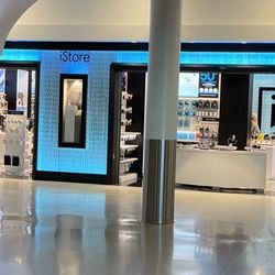 In Motion Istore - Store front