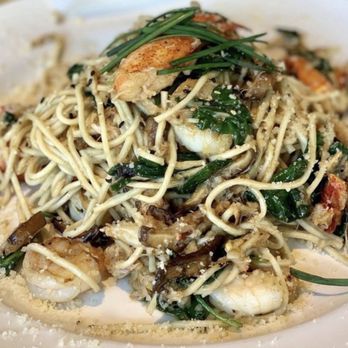 Yard House - Lobster Garlic Noodles, with shrimp, lobster - New American Near Me - Concord, California