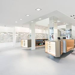 Burri Optik - Seitliche Ladenansicht