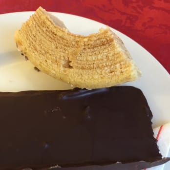 Konditorei Buchwald - Bad photo, but amazing cake and service! I stuffed my suitcase - Patisserie/Cake Shop Near Me - Berlin, BE