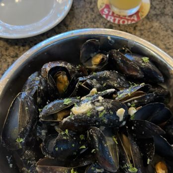 Popei's Clam Bar - Mussels in White sauce - Seafood Near Me - Bethpage, New York Popei's Clam Bar - Mussels in White sauce - Seafood Near Me - Bethpage, New York