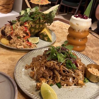 Chiang Mai - Beef Pad Thai & Chicken Pineapple Fried Rice - Thai Near Me - Mississauga, Ontario