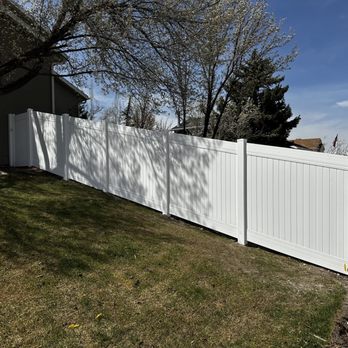 Bear Creek Fencing & Backyard - Sloped fence line - Fences & Gates Near Me - Draper, Utah Bear Creek Fencing & Backyard - Sloped fence line - Fences & Gates Near Me - Draper, Utah