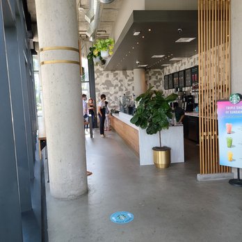 Starbucks - The long line.... 3 people max ... don't understand why leina upset at Saturday morning at 940 - Coffee & Tea Near Me - San Diego, California