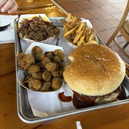 Pulled pork, fries and snack mac Pulled pork, fries and snack mac