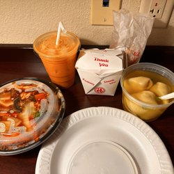 Hula Inn Chinese Restaurant - Triple Delight, Wonton, Steamed Rice, Thai Tea.  YUM YUM!
