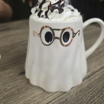 October Cafe - Cozy sweater hot chocolate drink with a shot of espresso - Coffee & Tea Near Me - Chicago, Illinois