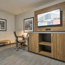 The Penn Stroud, Stroudsburg - Poconos, Ascend Hotel Collection - TV & Desk