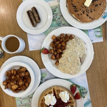 Outlet At The Innlet - Waffle, Pancakes, Sausage, Breakfast potatoes and B&G's - Breakfast & Brunch Near Me - Boca Grande, Florida