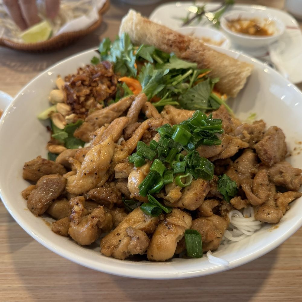 SaiGon Nho - Vermicelli dish, grilled chicken - Vietnamese Near Me - Fairfield, California SaiGon Nho - Vermicelli dish, grilled chicken - Vietnamese Near Me - Fairfield, California