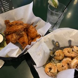 Bralie's Sports Bar & Grill - vodka soda, buffalo wings, sauteed shrimp