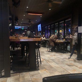Idyllwild Brewpub - Outside dining area - Brewpubs Near Me - Idyllwild, California Idyllwild Brewpub - Outside dining area - Brewpubs Near Me - Idyllwild, California