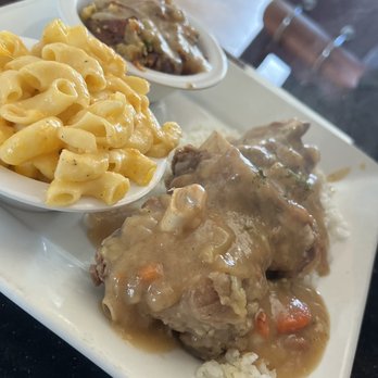 Matthews Home Style Cooking - Smothered Short Ribs Dinner - Southern Near Me - Gardena, California Matthews Home Style Cooking - Smothered Short Ribs Dinner - Southern Near Me - Gardena, California