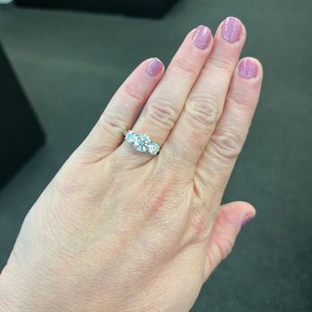 Whiteflash - Platinum Vatche 3 diamond setting - Jewelry Near Me - Sugar Land, Texas Whiteflash - Platinum Vatche 3 diamond setting - Jewelry Near Me - Sugar Land, Texas